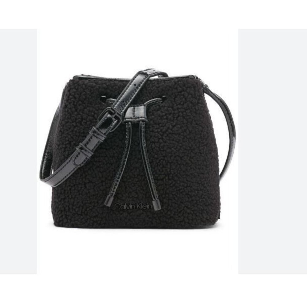 CALVIN KLEIN Astatine sherpa and patent leather bucket mini crossbody -Black